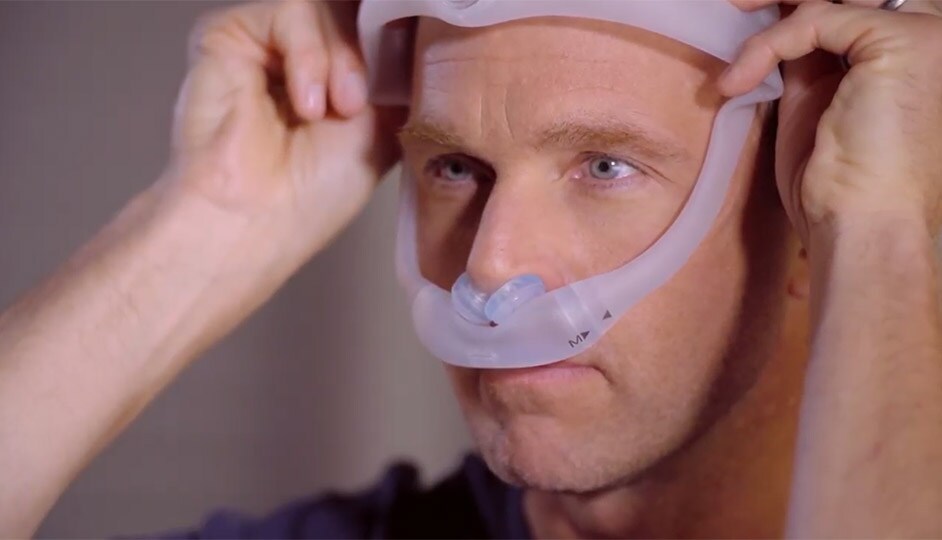 Wearing and Adjusting the DreamWear mask with nasal or gel pillows cushion video