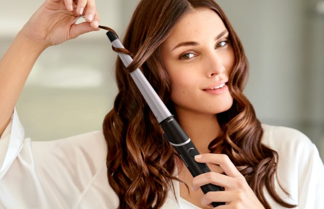 How to curl your hair with a curling iron or wand